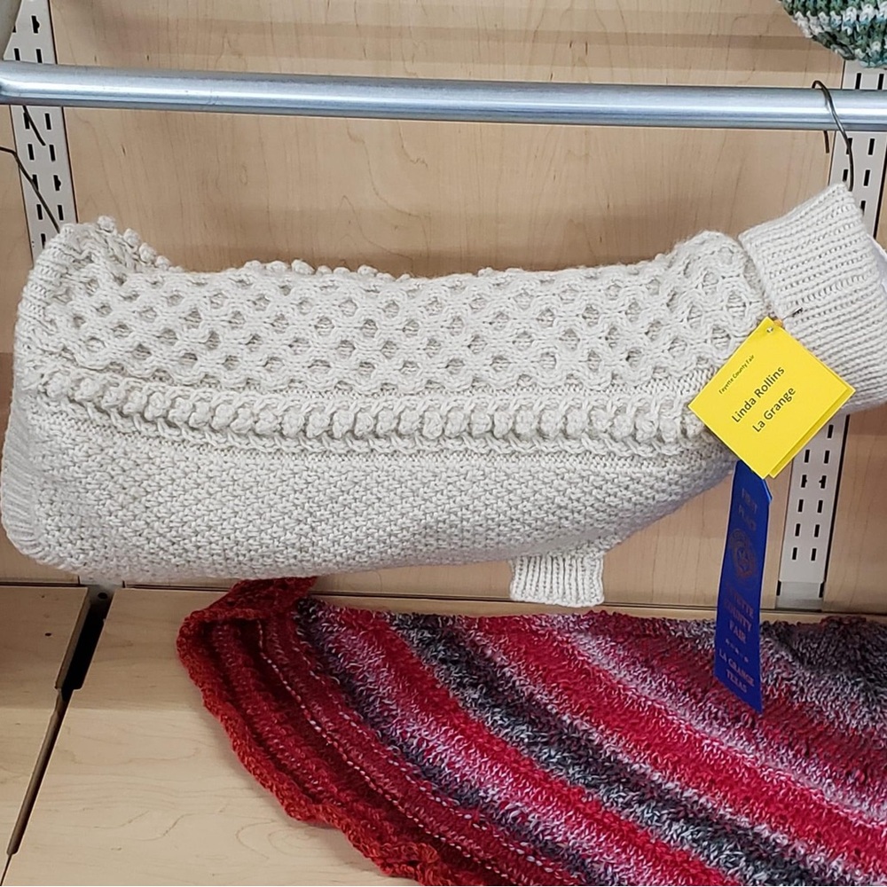 Blue Ribbon 🏆 winning hand made honey comb dog sweater